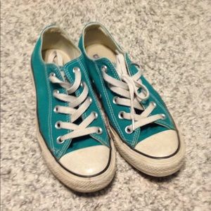 Women's size 6 turquoise  converse
